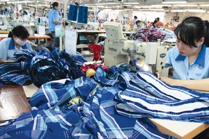 Xuất khẩu dệt may vượt 1 tỷ USD